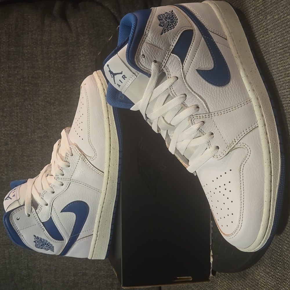 Jordan 1 Retro  Mid SE